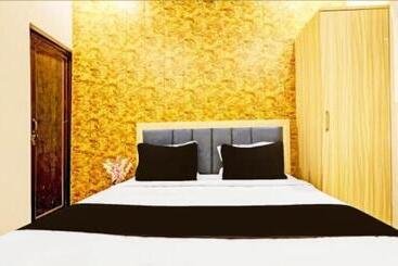 בית מלון כפרי Goroomgo Vrrinda Home Stay Varanasi