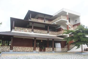 Vintage Village Resort & Spa