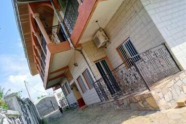 هتل آپارتمان Apparts Esther