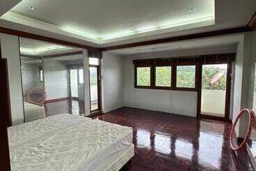 Huoneistohotelli Blue Canyon Golf Course Condos