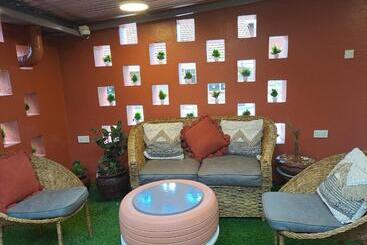 پانسیون The Yala Home