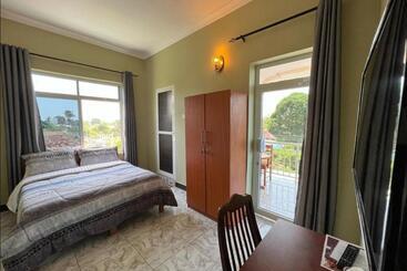 فندق Hellen Tour Company And Accomodation