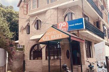 Hotel Lotus Cafe & Stay