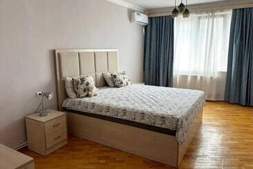 هتل отель аэропорта Zvartnots