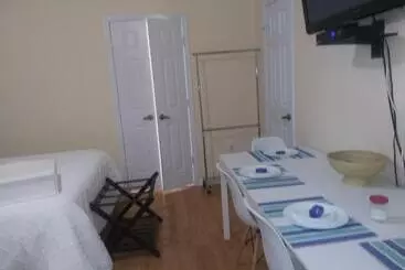 ペンション Posh Guest Suite With Pool