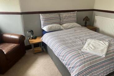 פנסיון Queens House