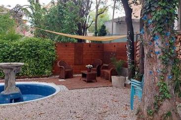 تختخواب و صبحانه Honeyoshun