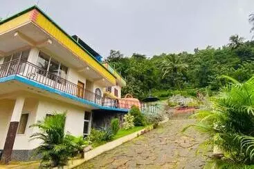 Peak Paradise Resort