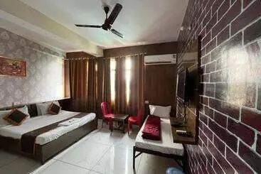 Hôtel Blizz Stayz Trishul Express