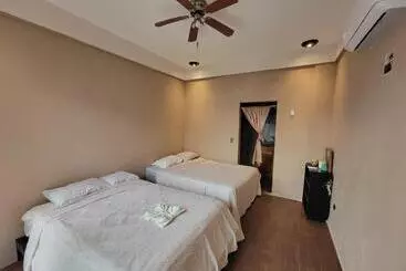 هتل Restaurante Y Hostal Romayor