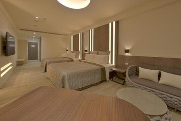 مُتل 新城九八精緻旅館