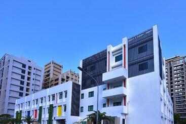 مُتل 新城九八精緻旅館