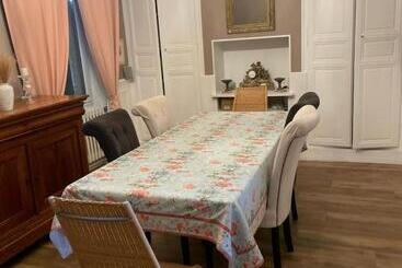 ベッドアンドブレックファースト Les Glycines