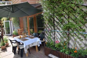 Bed and Breakfast Local Accommodation For Motocycle Off Road Centres