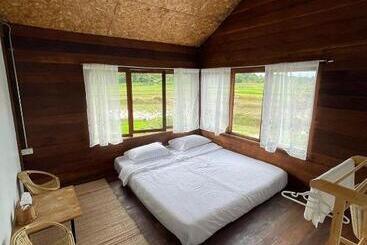 นาตาทา Cafe & Farm Stay