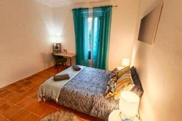 Retkeilymaja Private Rooms By Arco De Triunfo