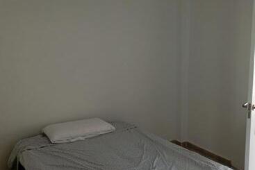 تختخواب و صبحانه Albergue Hostel Socios