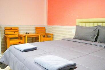 Hotelli The Moon Resort Phetchaburi