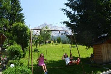 مبيت وإفطار Elmes