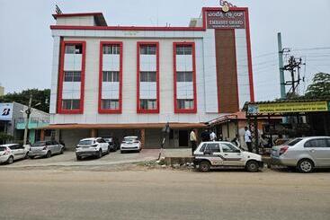 Szálloda Embassy Grand Boarding And Lodging