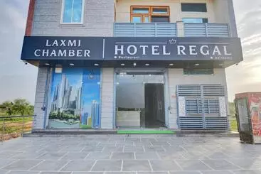 Hotel O Regal