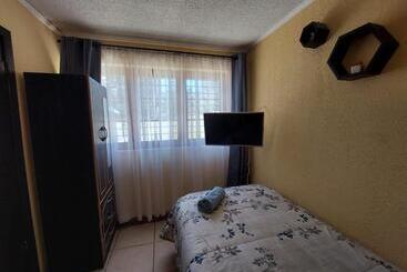 هتل Hostal Salt And Pepper