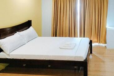 Hotel Reddoorz At The Vjour Suites