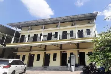 Urbanview Hotel Fira Syariah Muara Enim By Reddoorz