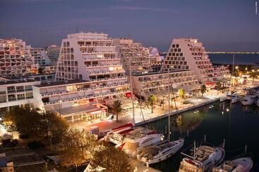 פנסיון Studio Insolite Chez L Habitant