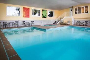 فندق Comfort Inn & Suites