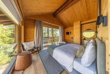 Hotel Mad Retreat