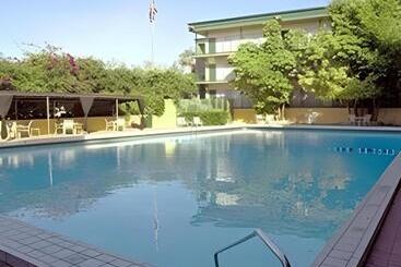 فندق Magnuson Grand Conference