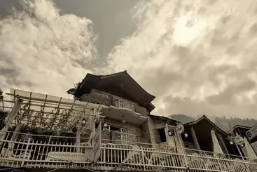 Hotel Riverine Cafe & Cottages
