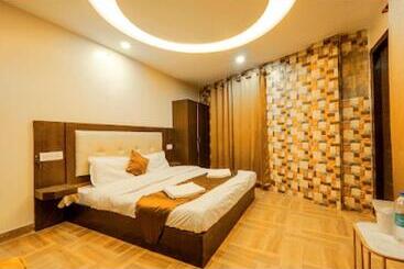 Hotel Riverine Cafe & Cottages