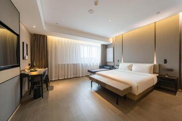 Atour Hotel Quzhou Nankong