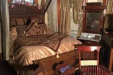 1884 Wildwood Bed And Breakfast Inn