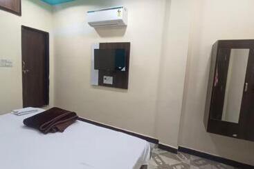 Hotel Goroomgo Priyanshi Palace Ujjain