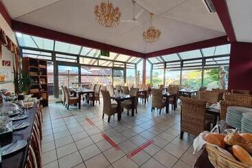 בית מלון כפרי & Cafe Schachtenburg