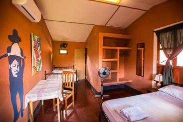 Общежитие Hostal La Tortuga Booluda