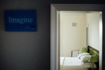 Bed and Breakfast Tom Blake House