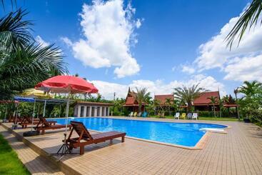 Lamphurai Riverside Resort And Spa