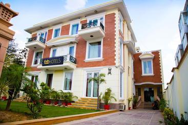 Fabhotel Good Care Residency