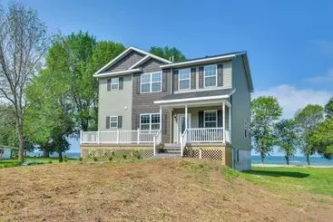 コテージ Waterfront Views: Lake Ontario Gem W/ Fireplace