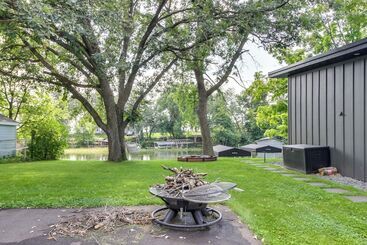 Hus på landet Lakefront Ottertail Retreat W/ Dock + Fire Pits!
