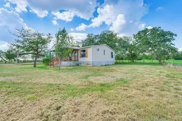 コテージ Remote Harwood Retreat W/ Yard & Bbq Pit!