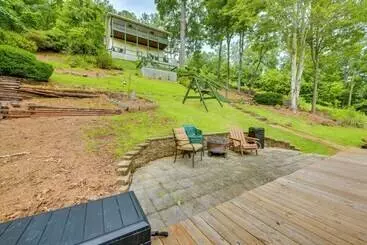 コテージ Dock + Fire Pit: Waterfront Lake Martin Retreat!