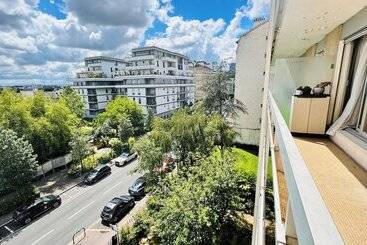 Retkeilymaja La Défense Arena3km&stade Yves Du Manoir