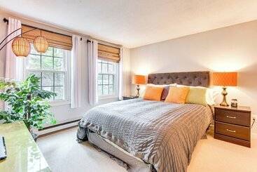 茅舍 Beautiful Mousam River Retreat: Hot Tub & Kayaks!