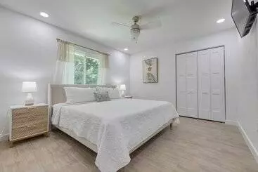 Mökkimajoitus Casa Bonita By Avantstay Large Backyard, Patio, Pool + Hot Tub