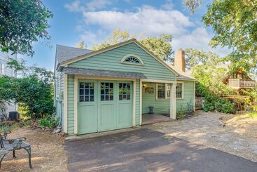 Dog Friendly Columbia Cottage In Hood River!